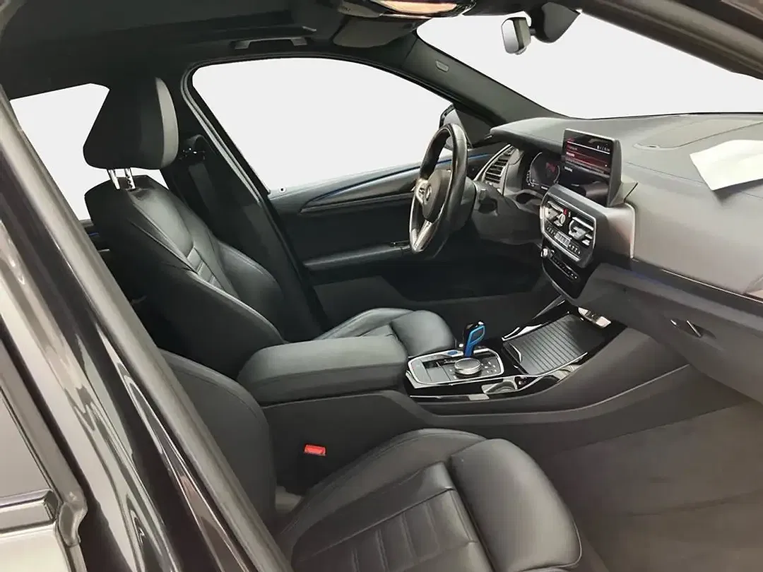 BMW iX3 - Thumbnail 13