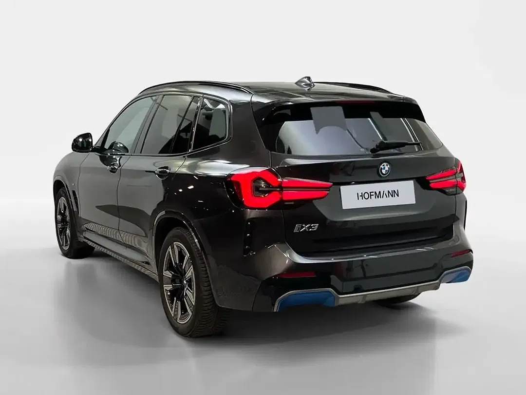 BMW iX3 - Thumbnail 4