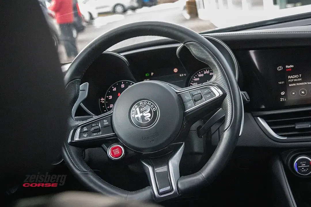Alfa Romeo Giulia 2.9 V6 QV - Thumbnail 10