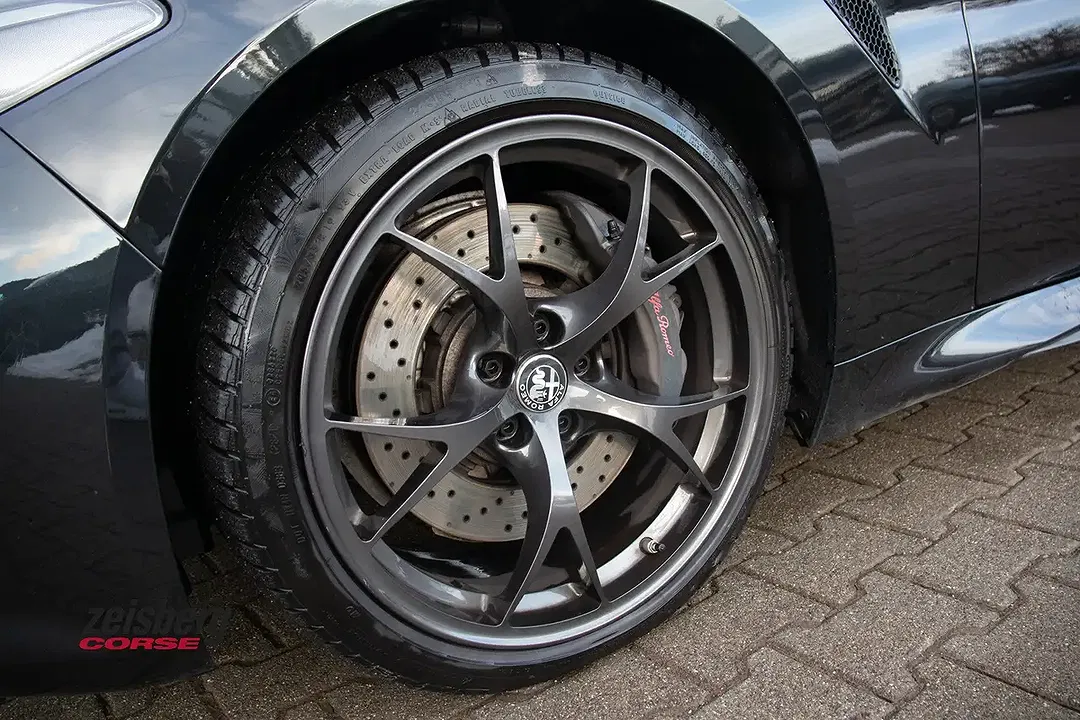 Alfa Romeo Giulia 2.9 V6 QV - Thumbnail 6