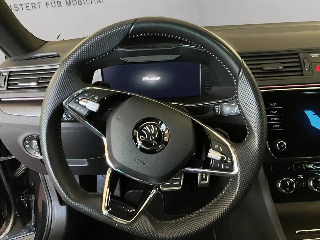 Skoda Superb TDI DSG Combi Sportline - Thumbnail 12