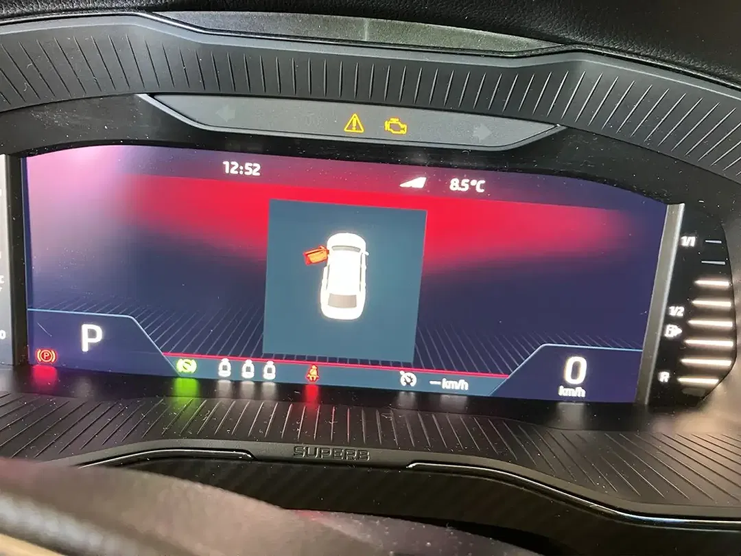 Skoda Superb TDI DSG Combi Sportline - Thumbnail 13
