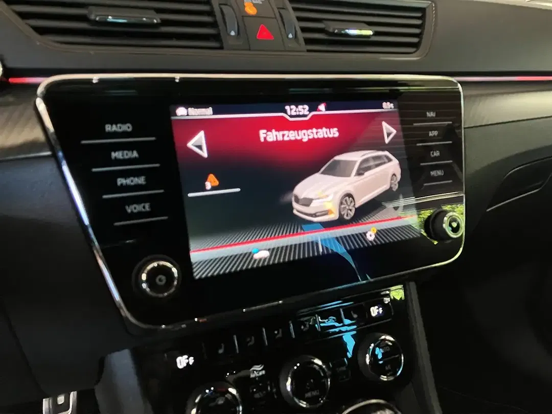 Skoda Superb TDI DSG Combi Sportline - Thumbnail 14