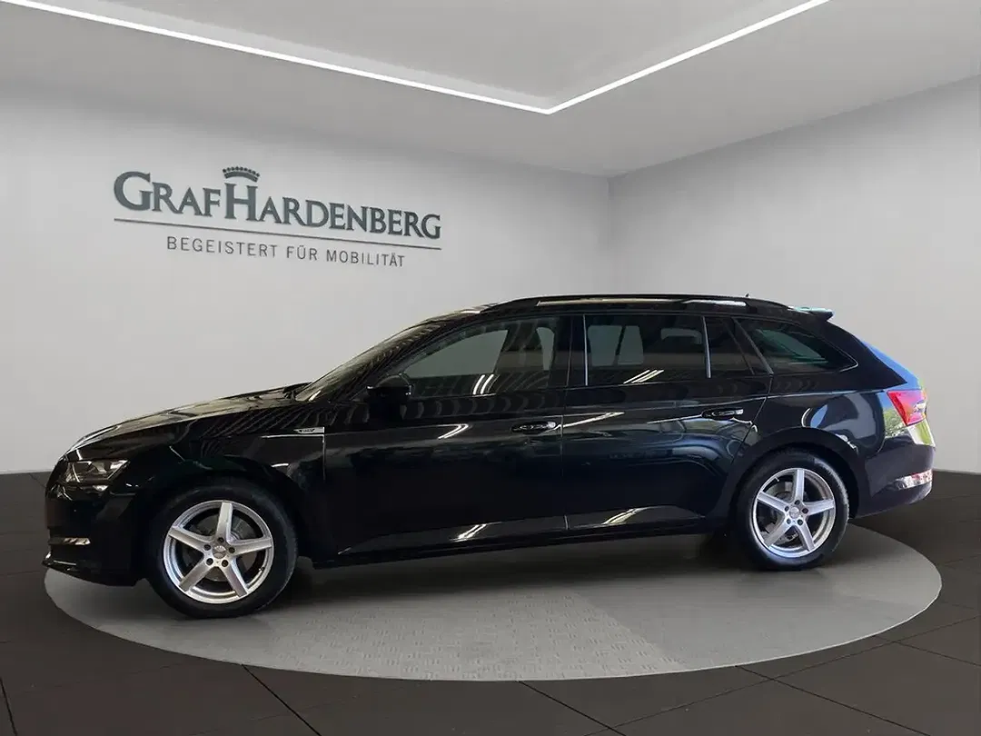 Skoda Superb TDI DSG Combi Sportline - Thumbnail 2