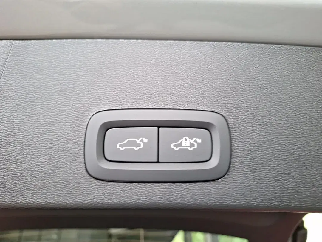 Volvo EX40 Single Motor Plus Dark - Thumbnail 13