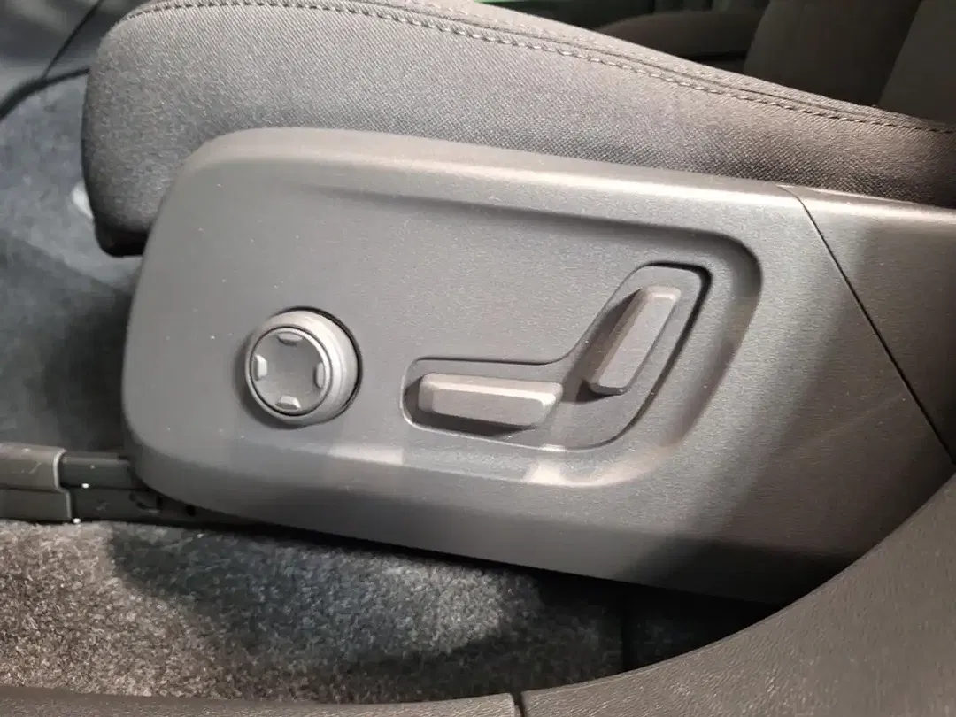 Volvo EX40 Single Motor Plus Dark - Thumbnail 15