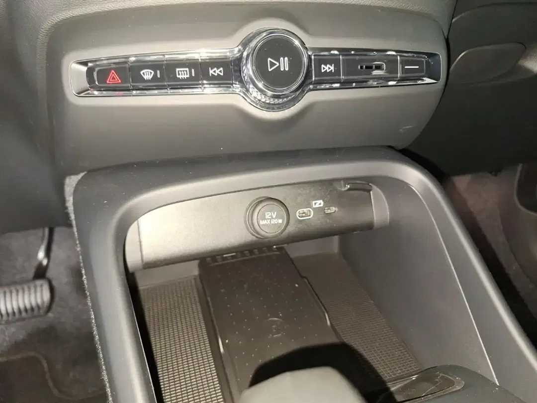 Volvo EX40 Single Motor Plus Dark - Thumbnail 16