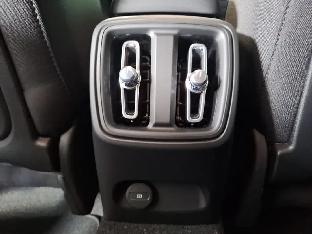 Volvo EX40 Single Motor Plus Dark - Thumbnail 19