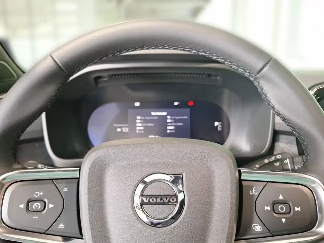 Volvo EX40 Single Motor Plus Dark - Thumbnail 8