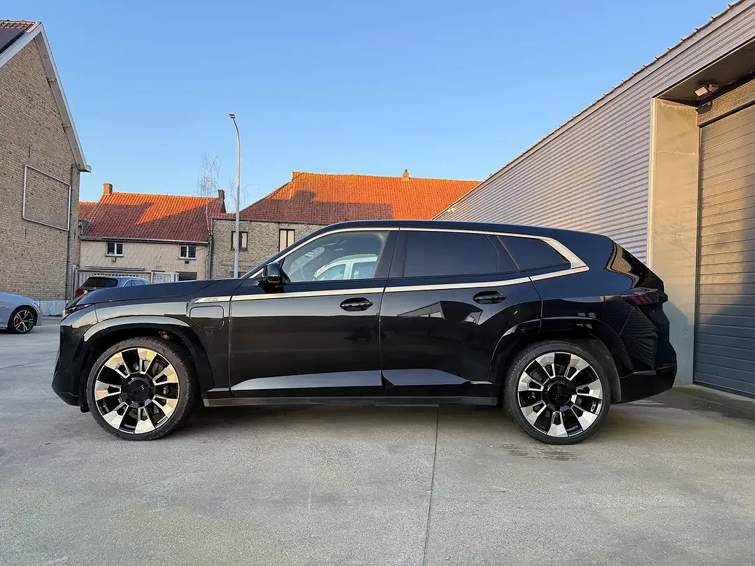 BMW XM - Thumbnail 3