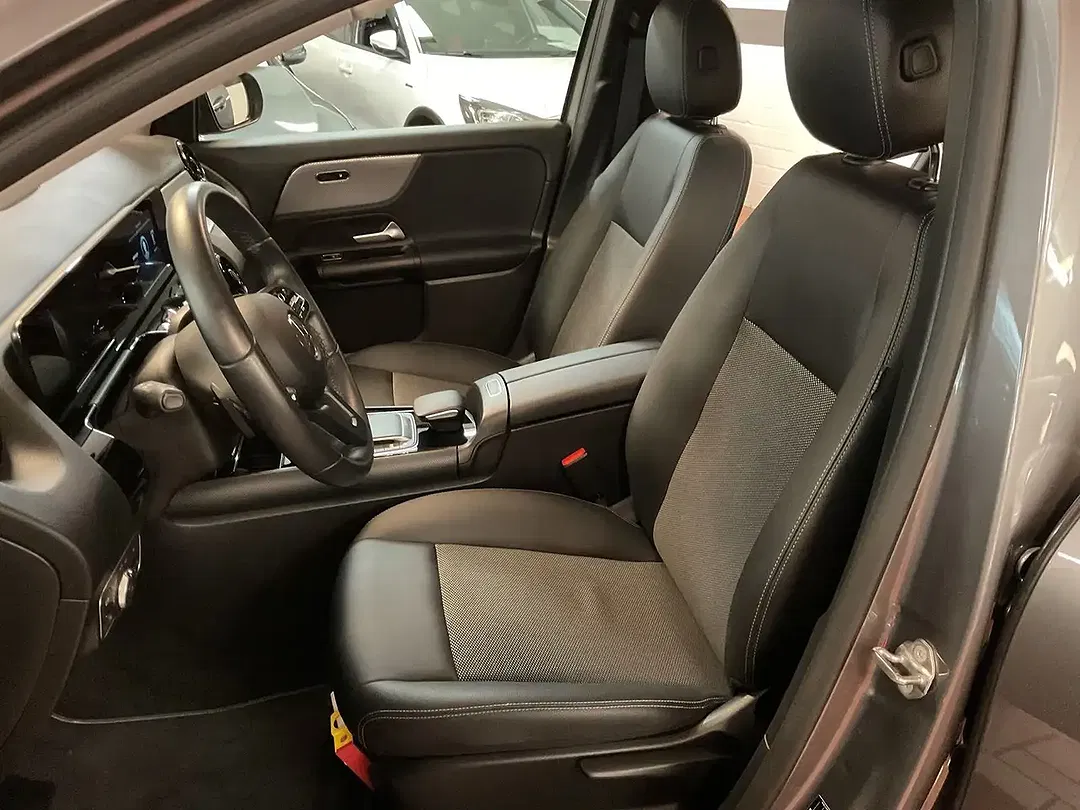 Mercedes-Benz GLA 180 - Thumbnail 14