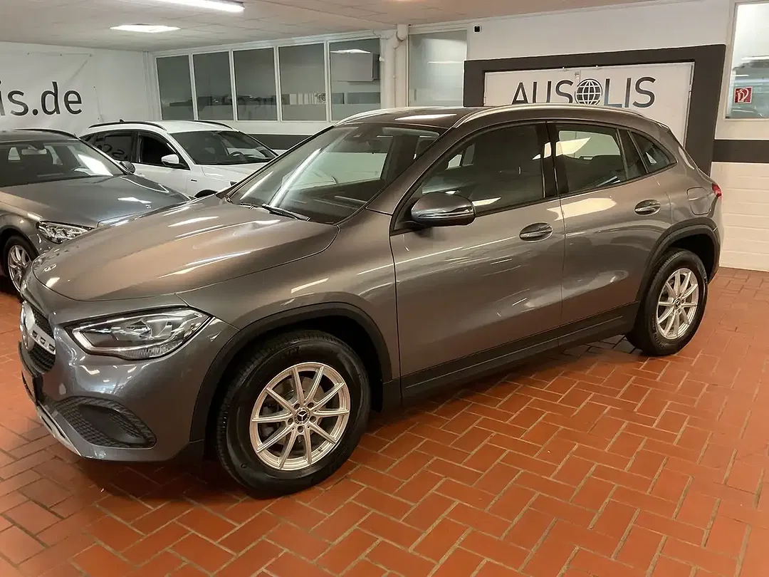 Mercedes-Benz GLA 180 - Thumbnail 2
