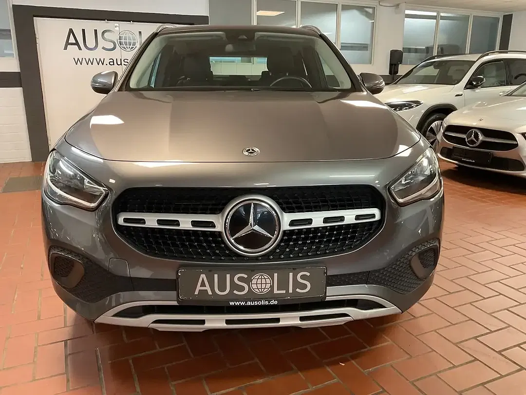 Mercedes-Benz GLA 180 - Thumbnail 3