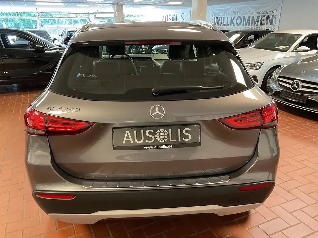 Mercedes-Benz GLA 180 - Thumbnail 7