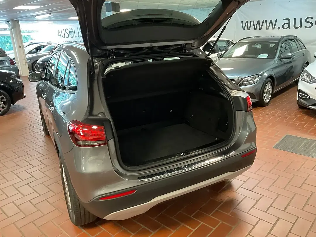 Mercedes-Benz GLA 180 - Thumbnail 8