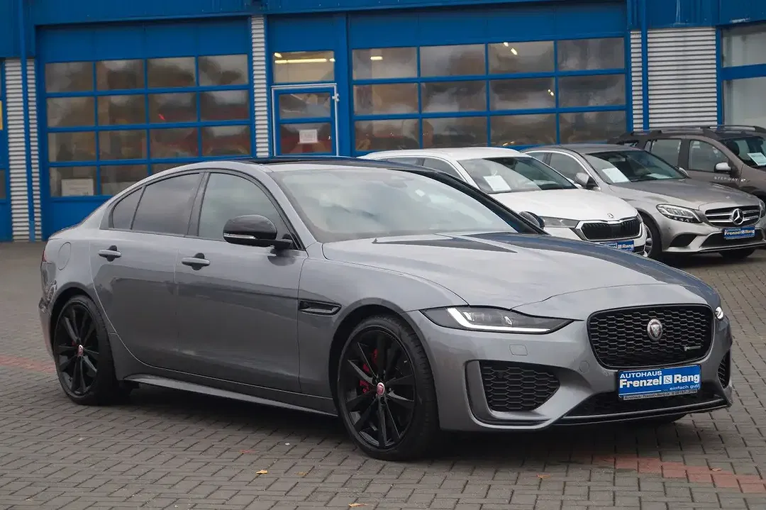 Jaguar XE R-Dynamic Black - foto 1