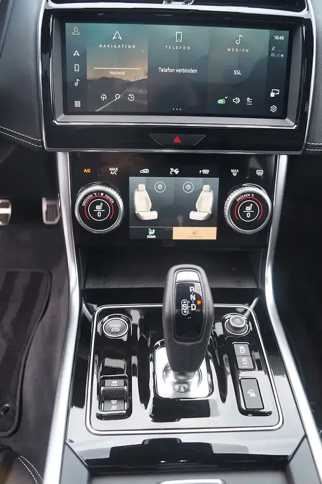 Jaguar XE R-Dynamic Black - Thumbnail 11