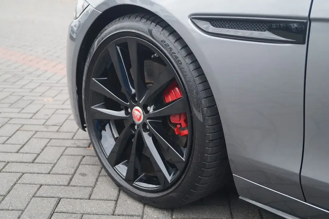 Jaguar XE R-Dynamic Black - Thumbnail 6