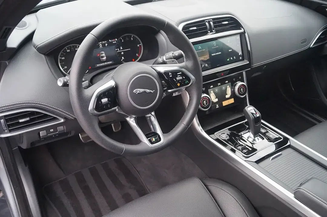 Jaguar XE R-Dynamic Black - Thumbnail 7