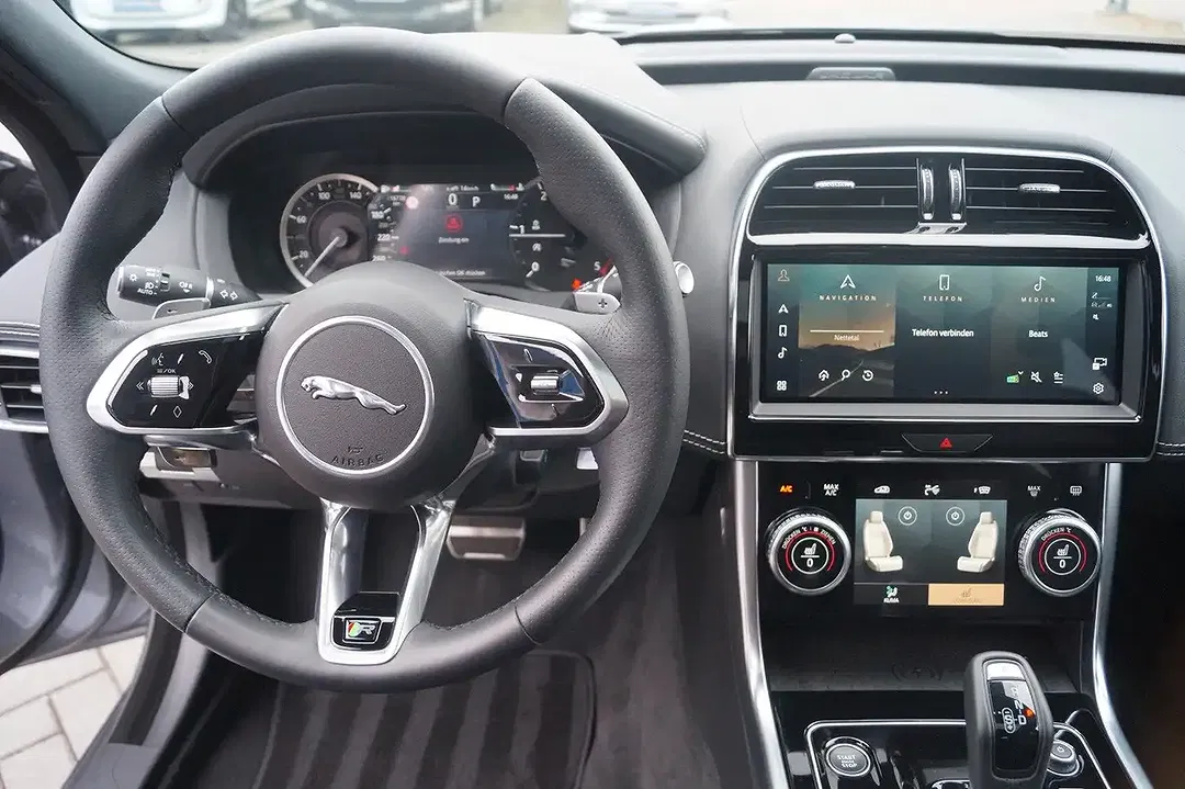 Jaguar XE R-Dynamic Black - Thumbnail 8