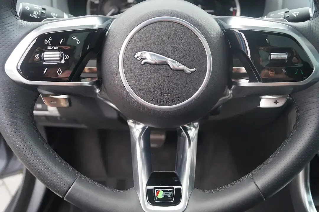 Jaguar XE R-Dynamic Black - Thumbnail 9