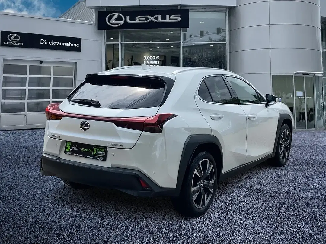 Lexus UX 250h Executive Line - Thumbnail 5