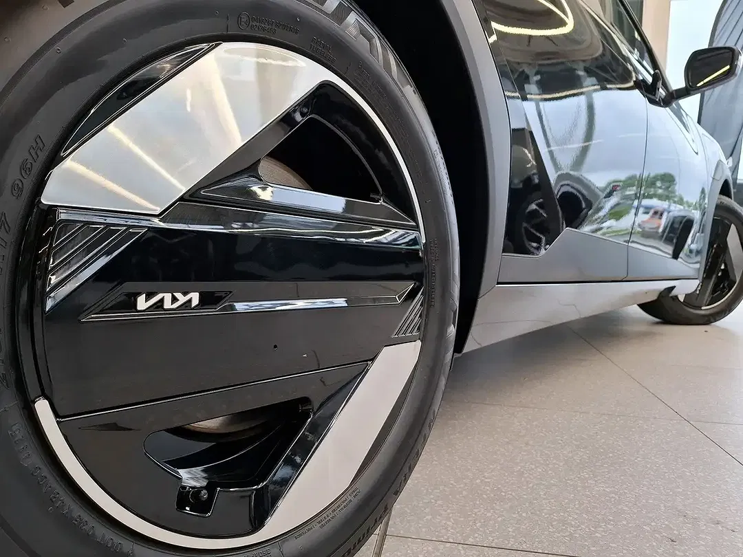 Kia EV4 Earth - Thumbnail 3