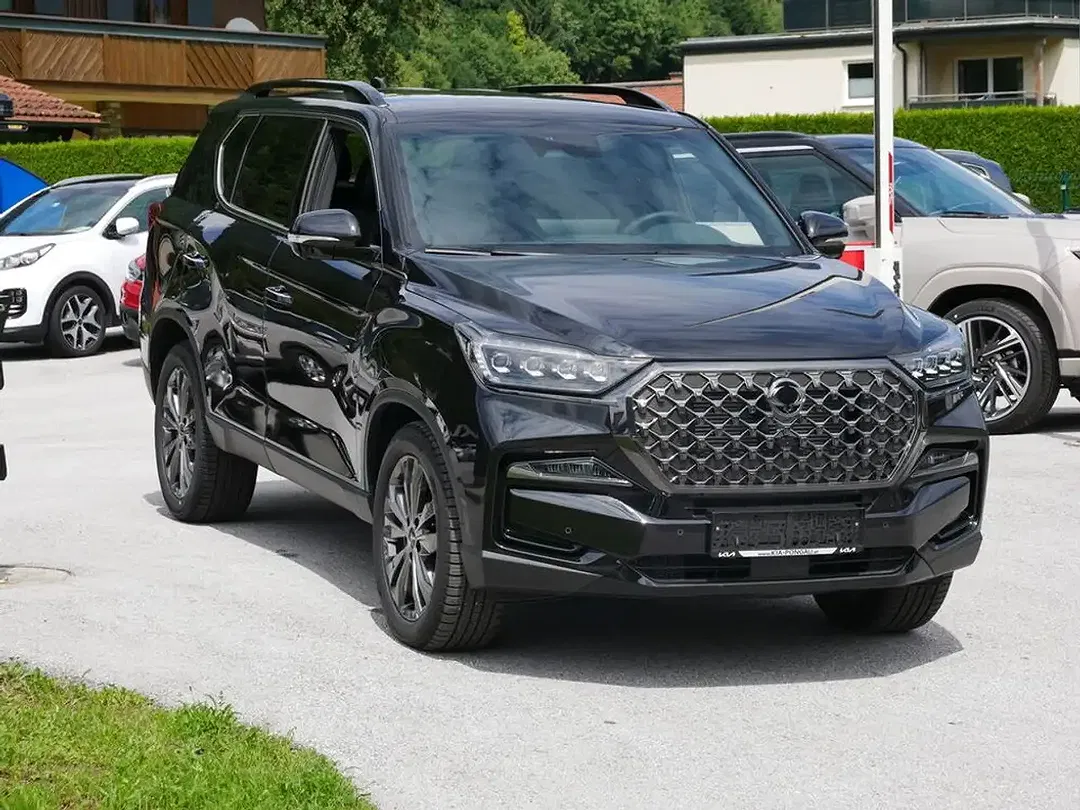 KGM Rexton - Thumbnail 3