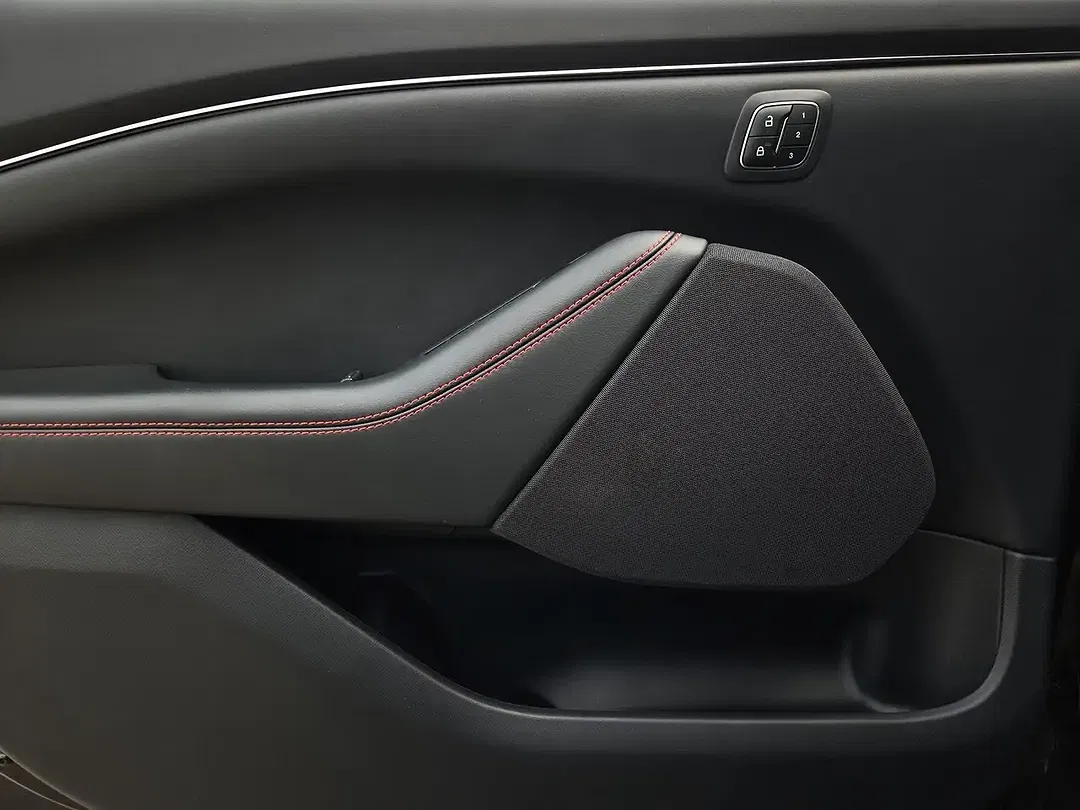 Ford Mustang Mach-E Extended Range 4x4 - Thumbnail 13