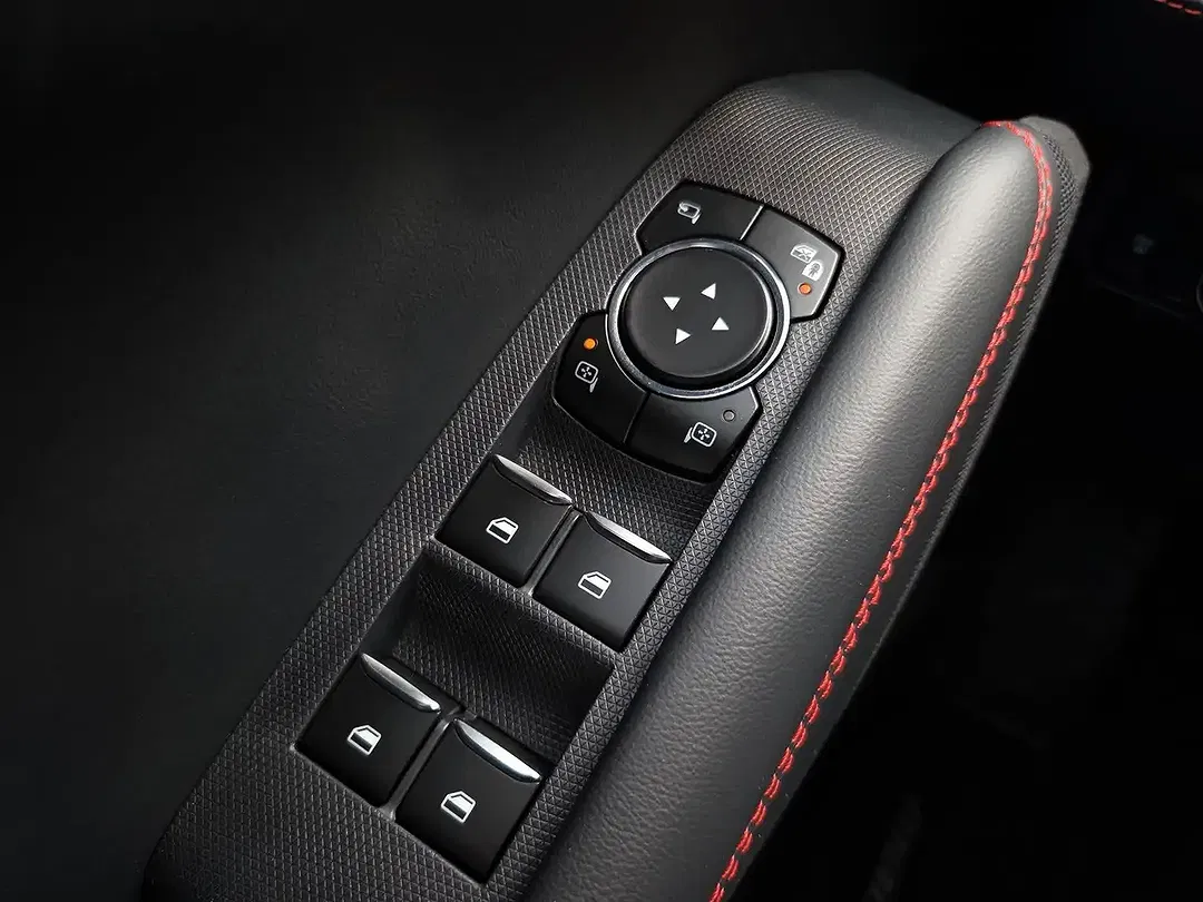 Ford Mustang Mach-E Extended Range 4x4 - Thumbnail 14