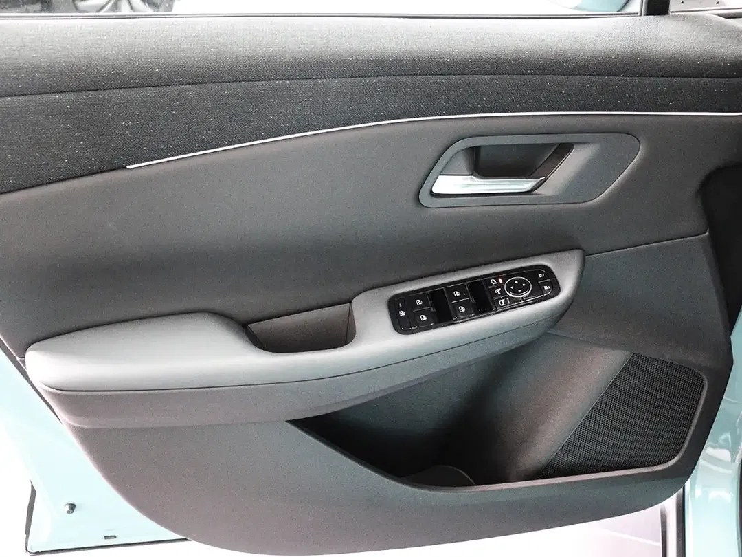 Nissan Leaf - Thumbnail 8