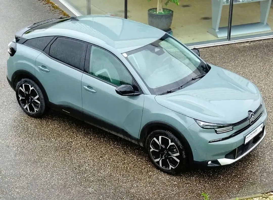 Citroen C4 PureTech EAT8 Max - Thumbnail 4