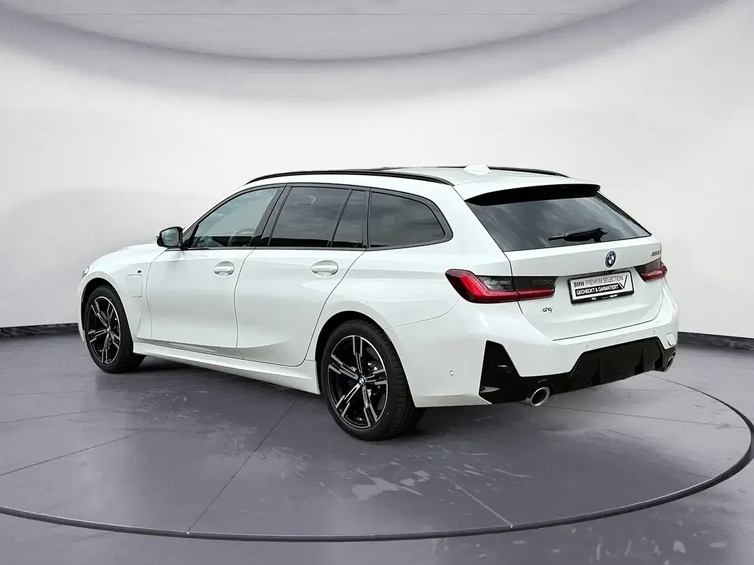 BMW 330 Touring M Sport - Thumbnail 3