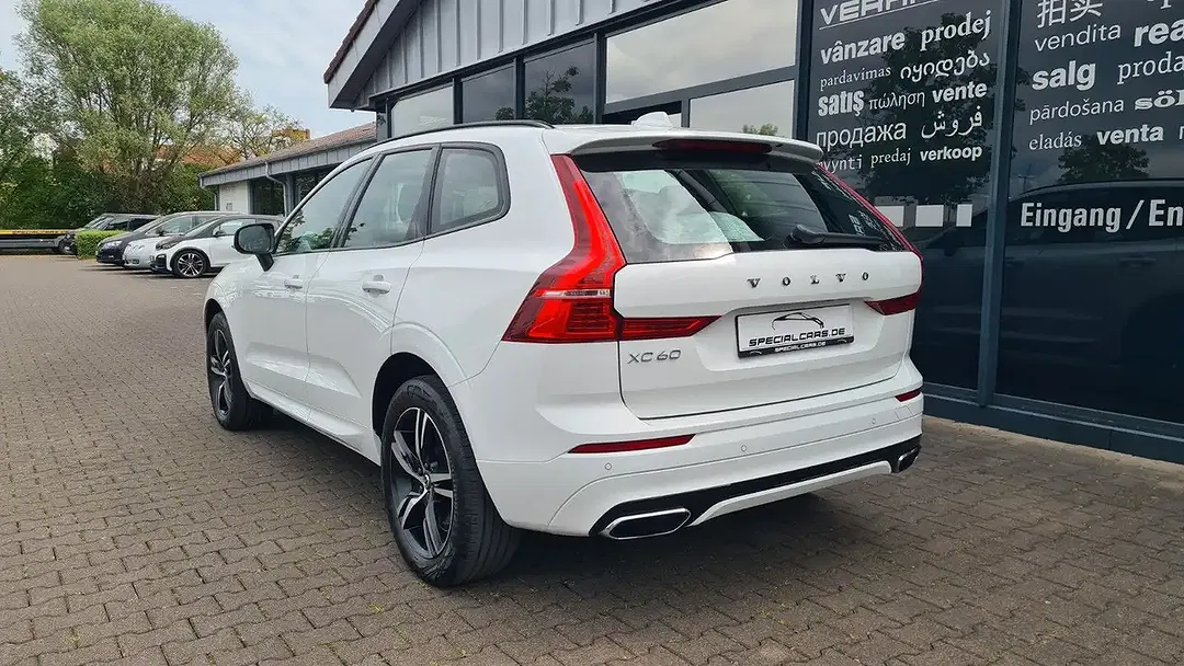 Volvo XC60 B4 R-Design - Thumbnail 3