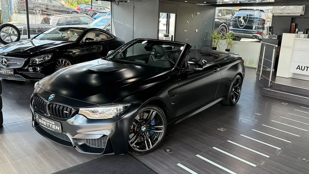 BMW M4 Competition Convertible - Thumbnail 6
