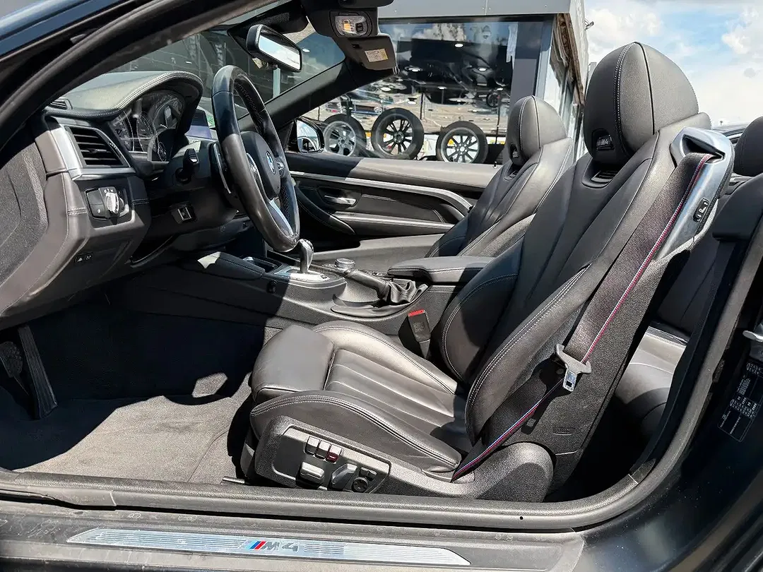 BMW M4 Competition Convertible - Thumbnail 7