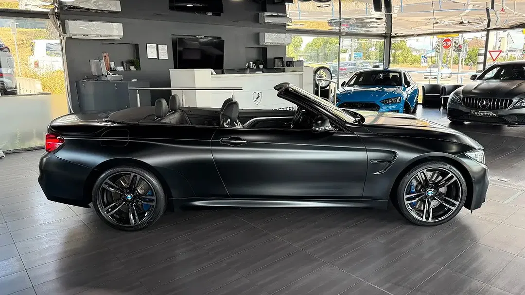 BMW M4 Competition Convertible - Thumbnail 3