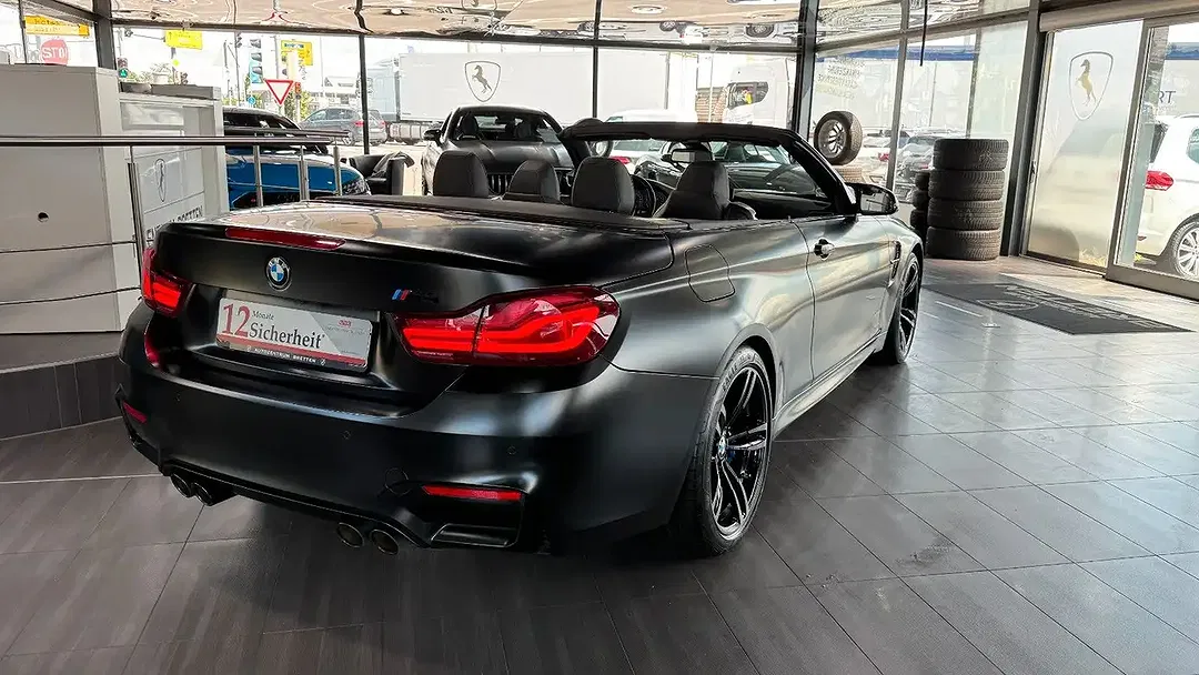 BMW M4 Competition Convertible - Thumbnail 4