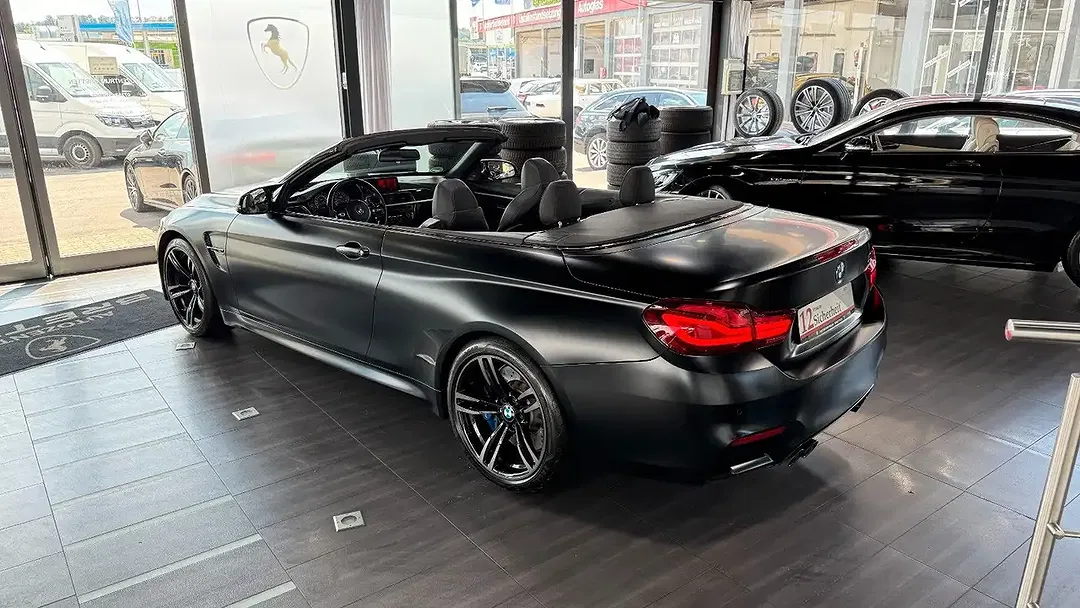 BMW M4 Competition Convertible - Thumbnail 5