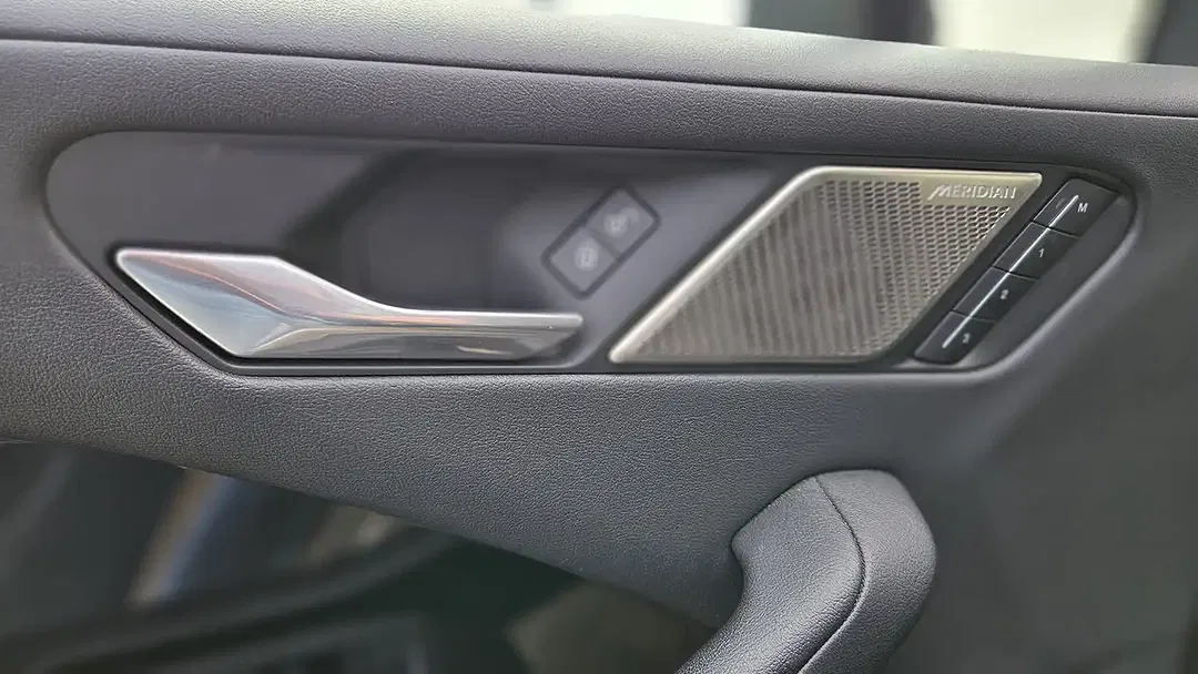 Jaguar I-Pace EV400 - Thumbnail 12