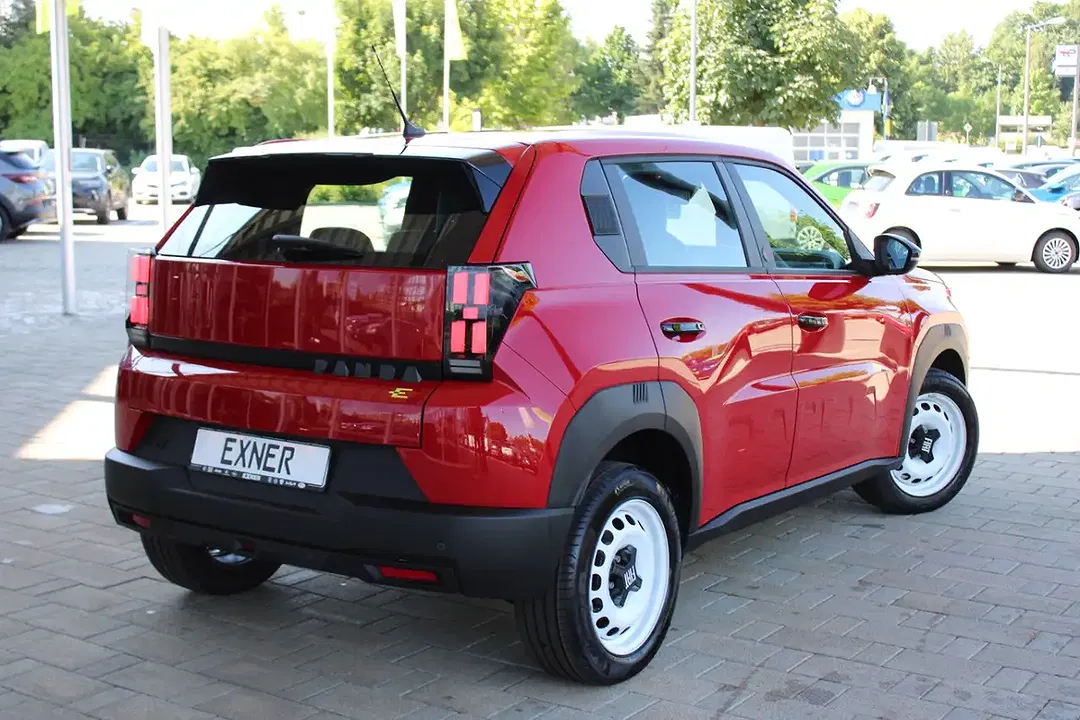 Fiat Grande Panda EV RED - Thumbnail 3