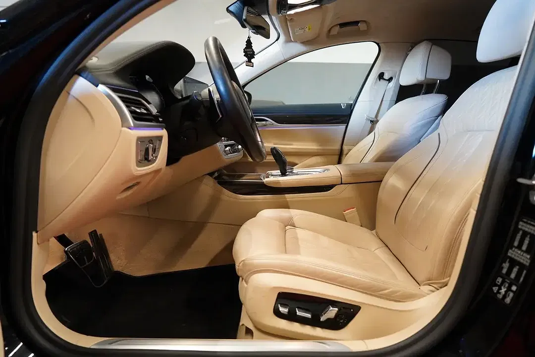 BMW 740 xDrive M - Thumbnail 14