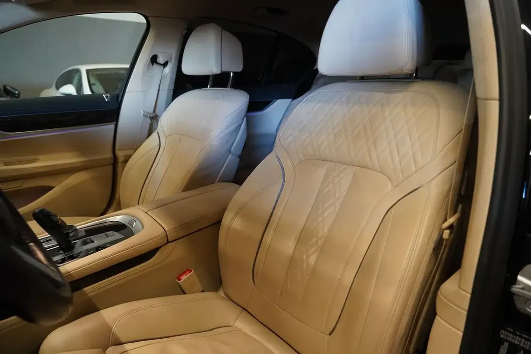 BMW 740 xDrive M - Thumbnail 15