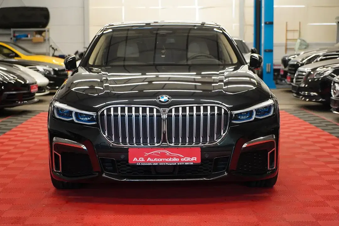 BMW 740 xDrive M - Thumbnail 2