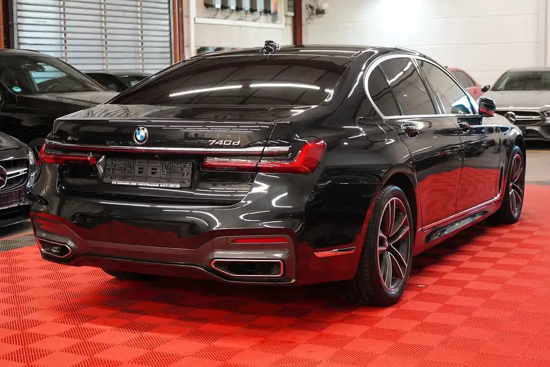 BMW 740 xDrive M - Thumbnail 4