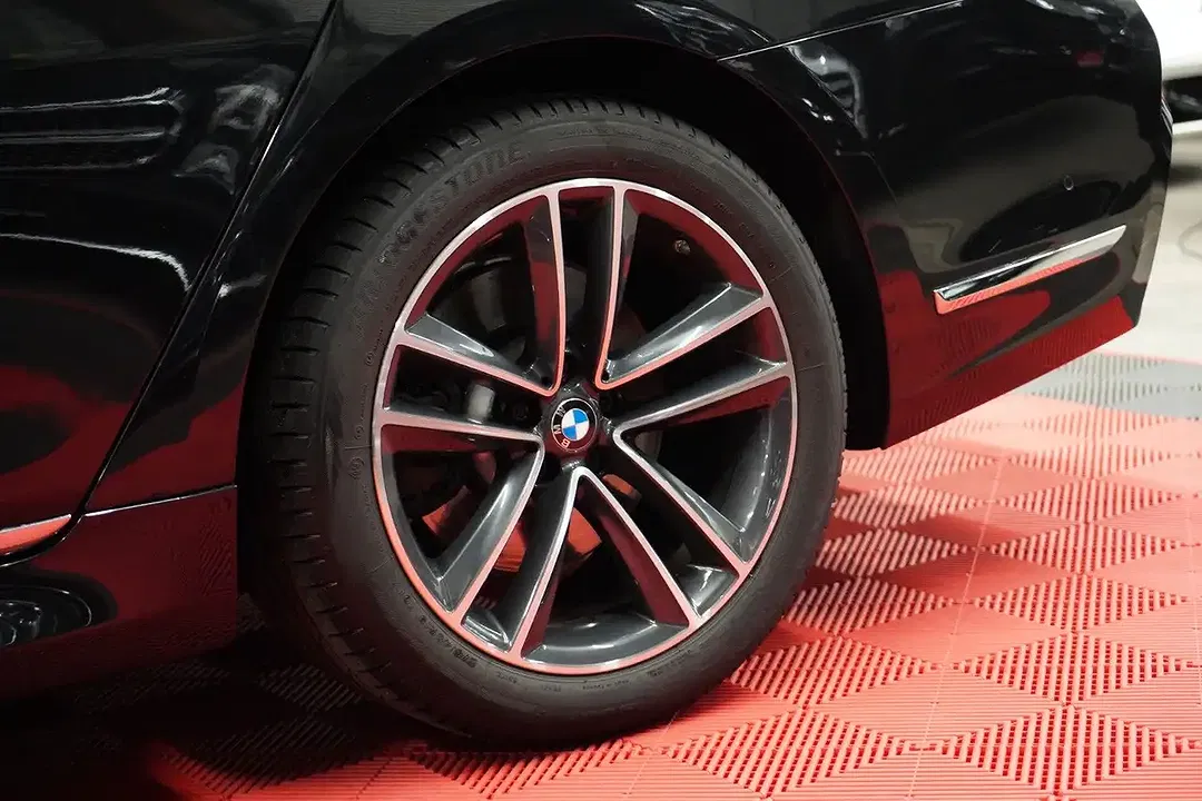 BMW 740 xDrive M - Thumbnail 8