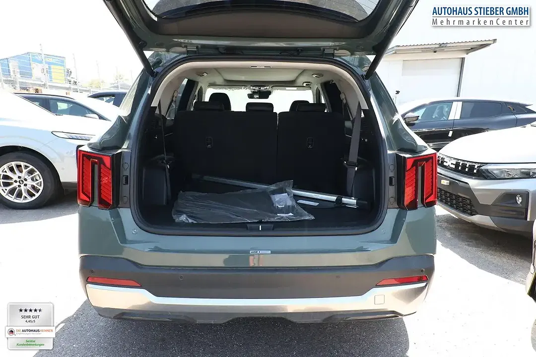 Kia Sorento 4WD - Thumbnail 11