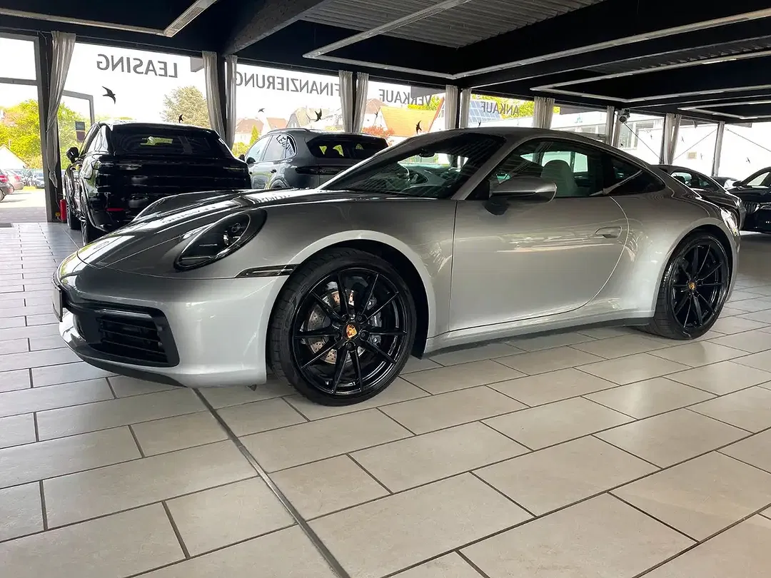 Porsche 992 Carrera Coupe - foto 2