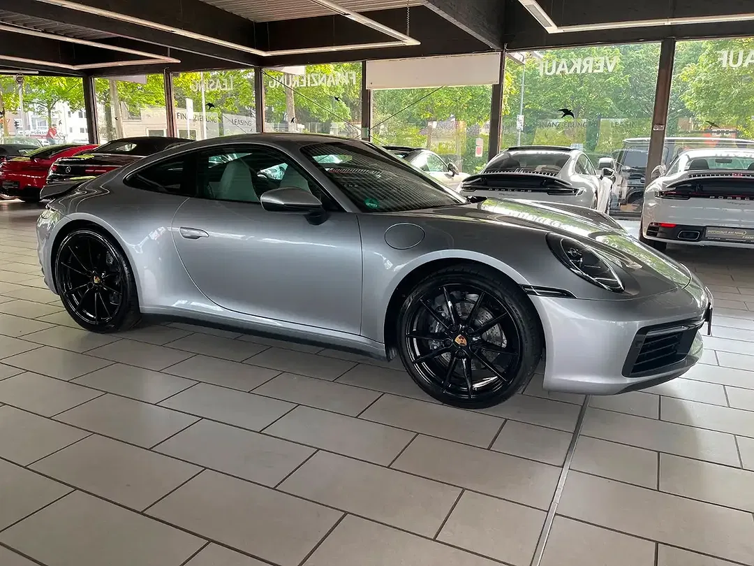 Porsche 992 Carrera Coupe - Thumbnail 4