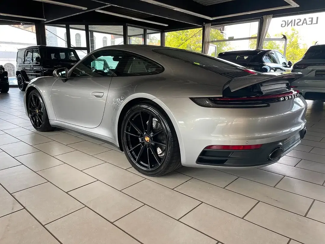 Porsche 992 Carrera Coupe - Thumbnail 6